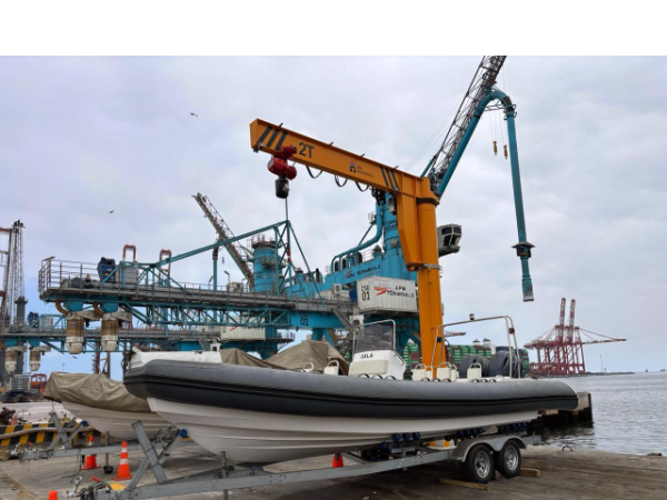 Grúa Pescante Marina IP66 2Tn x 5m