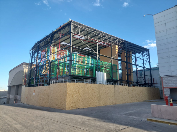 Nave Industrial y 02 Mezanines 670 m²